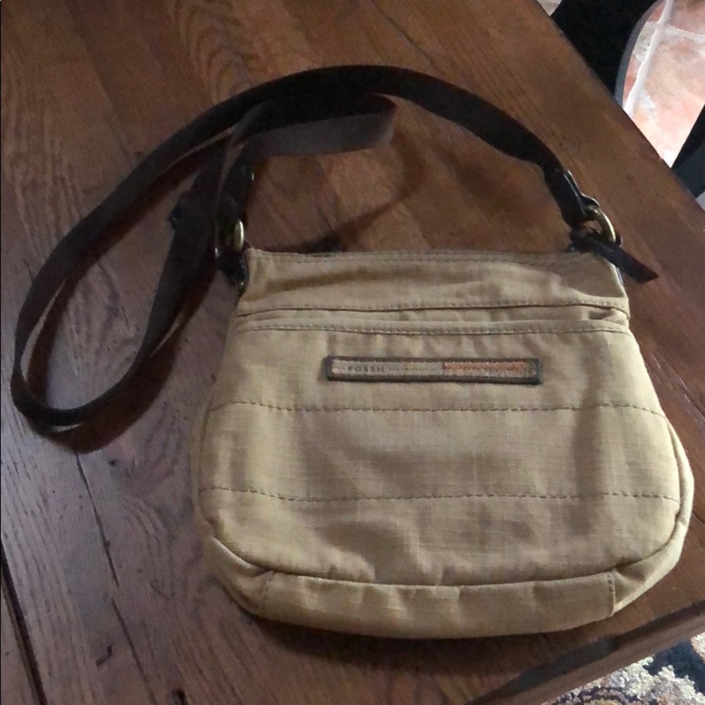 SALE: Crossbody Fossil